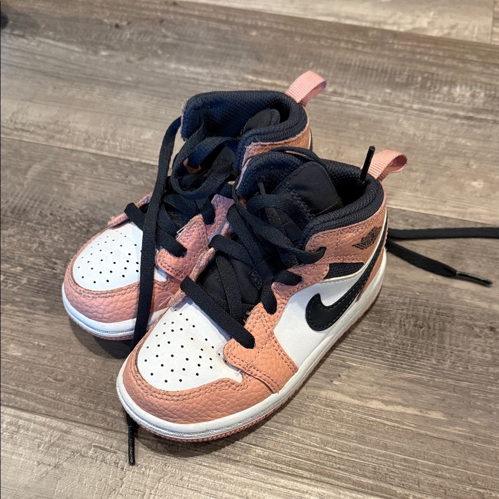 Nike toddler sneakers